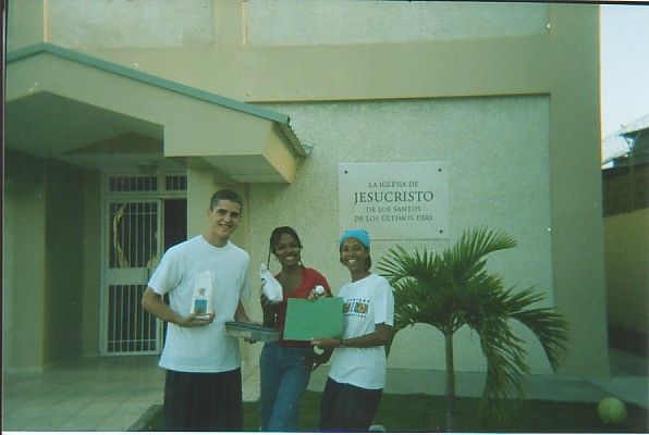no pueden faltar los huevos y la harina pero como todo ahora esta muy caro,utilicemos el agua..que es gratis!
raysa mercedes
08 Mar 2004