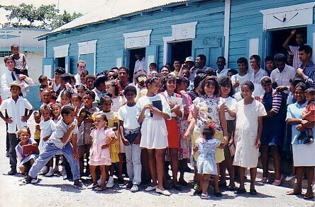 Estos son unos de los primeros miembros del barrio de Padres las Casas cuando nos reuniamos en una casa alquilada.
Erik 