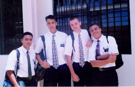 Barrio Fino
Leon Robert Atcitty
04 May 2006