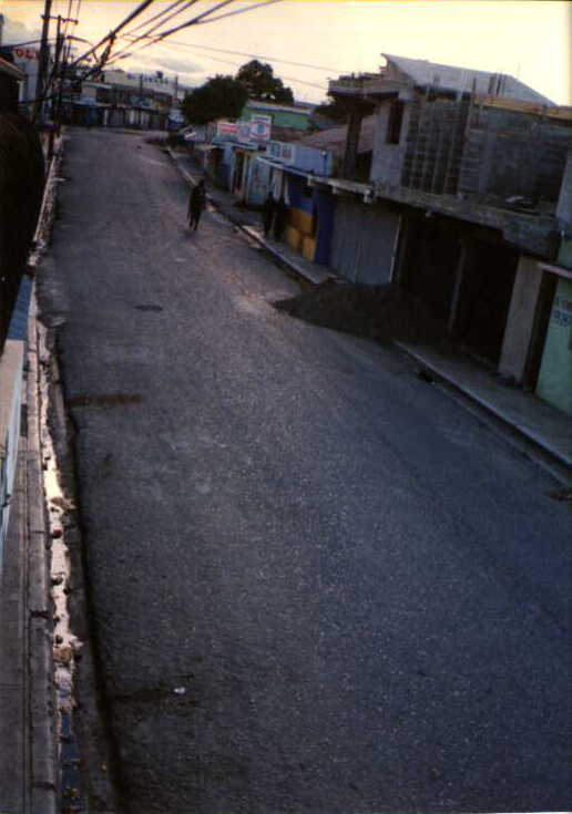 esta es la calle progresso en nagua.  Es una de las mas usadas y siempre está ocupadada.  En esta foto nada mas hay un solo soldadero.
Benjamin F. Cluff
13 Jun 2001