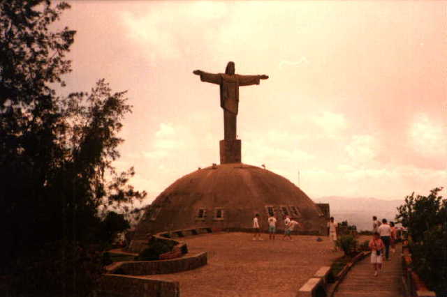 tram (teleferico) at top
no recuerdo el nombre de este monumento. algien?
Benjamin F. Cluff
13 Jun 2001