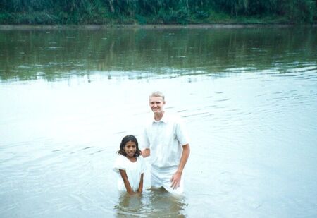 Mi segundo bautismo de la mision, Natali Burgos.  Sucedio en el Rio Catarama.  Bautice a su mama (tuve que hacerlo tres veces porque ella tenia dificultades en mantener su mano debajo del agua), y despues a la chica en la foto, Natali.
Jacob  Davies
11 Nov 2003