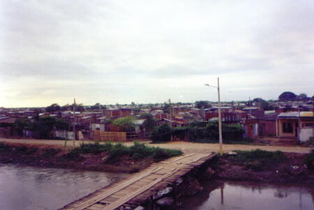 ¿Quienes recuerdan Los Sauces del Barrio Machala?  Este barrio se comenzó de invaciones de unos camaroneros.  Durante la lluvia no podiamos pasar adentro.
Jon Andrew Snider
04 Jan 2004