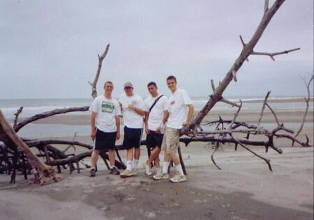 La Playa Bajo Alto del sector de los misioneros en El Guabo.  Fuimos como zona pero no nadamos.  Elderes Snider, Hecklinger, Arvizu, y Dickerson.
Jon Andrew Snider
04 Jan 2004