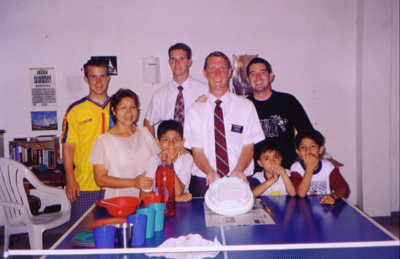 Mi primer cumple en la misión.  La presidenta de la Sociadad de Socorro (Hermana Zambrano) y su familia me trajó una torta.  Tucho empujó mi cara en la torta.  Una tradición buena de Ecuador.  La mesa de Ping-Pong está en la casa porque fue unos dias despues de Carnival.  Elderes Hendrickson, Olson, y Hecklinger
Jon Andrew Snider
11 Jan 2004
