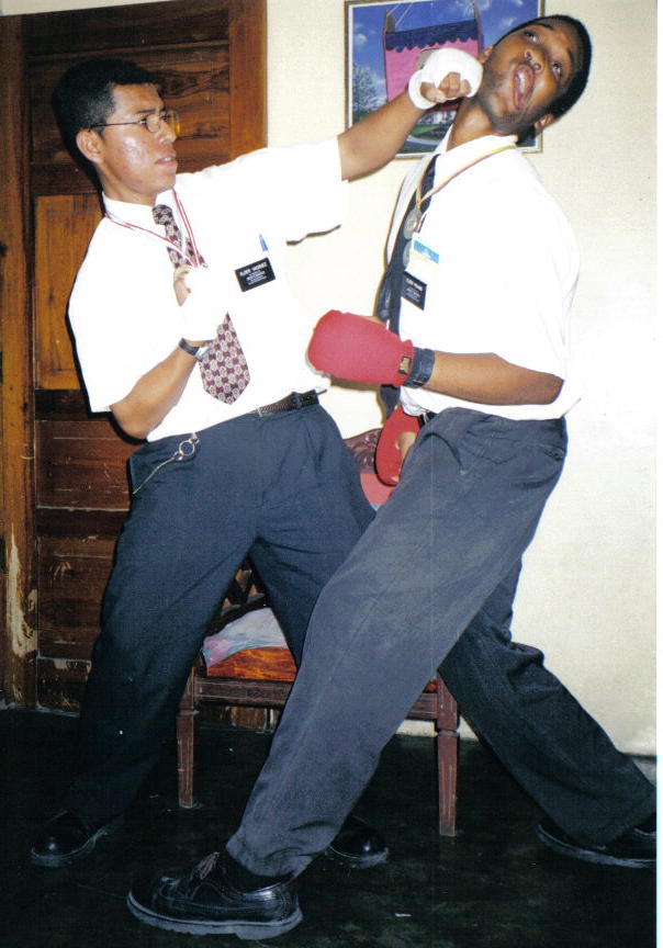 Elder Vasquez, dandome duro y feo...
Andre  Wilkins
21 May 2004