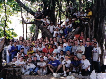 Un dia de servicio, por una escuela. Estan muchas Zona en esta foto...
Andre  Wilkins
21 May 2004