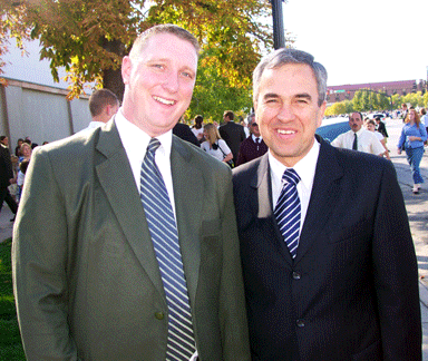 Topé con El Elder Gonzalez despues de la Conferencia General en Octubre 2004.
Jon Andrew Snider
28 Dec 2004