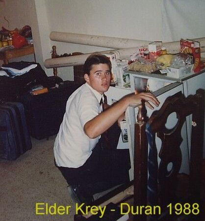 pic 9 Elder Krey. What a small fridge...
Daniel M. Leaño
01 May 2008