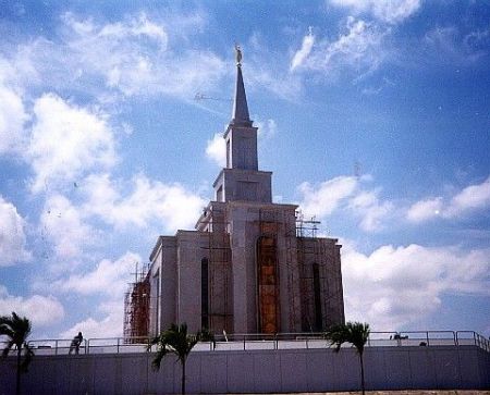 This is the temple in final stages of construction. The statue of the Angel Moroni has been installed.
Troy Young
05 Nov 2003