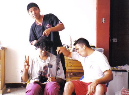 Por fin, la hora de cortar el cabello ha llegado.
Andre  Wilkins
21 May 2004