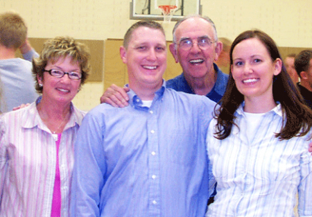 Yo y mi esposa Carrie con Los Evans durante la reunion de los misioneros retornados de Presidente Willis (Oct. 2004)
Jon Andrew Snider
28 Dec 2004