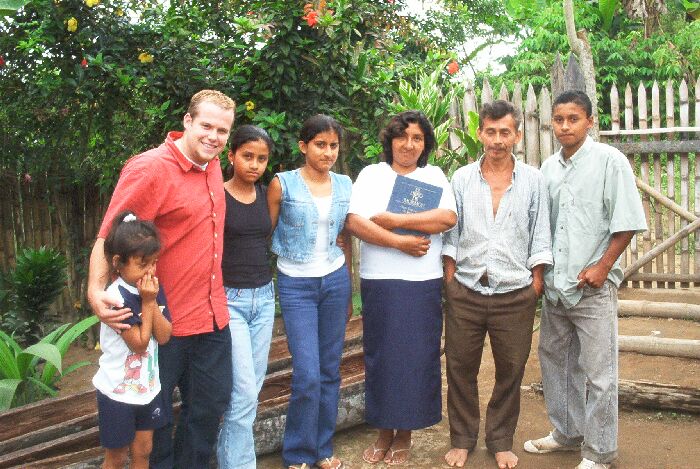 La familia Loor
Dallin  Wood
08 Sep 2002