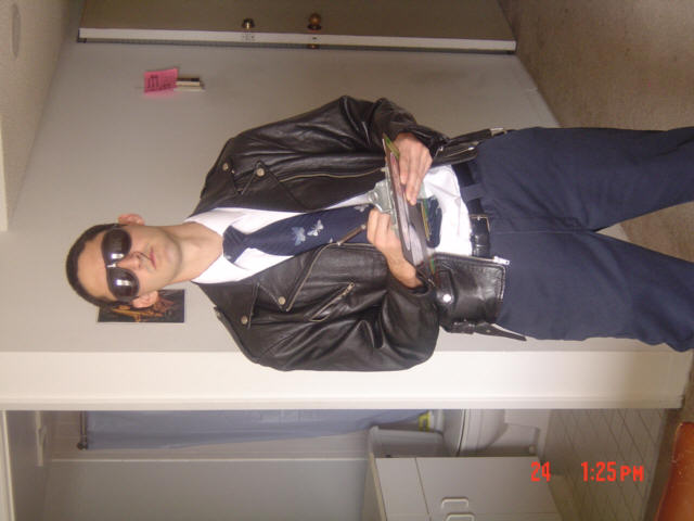 ELDER JOHNSON  DOING HIS JOB
J1111aqueline  Bomfim
14 Apr 2004