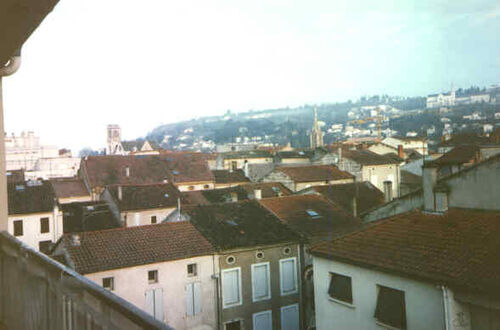 The view, at dawn, from the north balcony of the original missionary apartment in Agen, Feb. 1995. This is looking just to the left of the photo posted by Andrew Curtis.
Chuck  McKinnon
16 Nov 2001