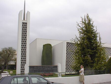 Par un matin de printemps, une église des plus vieilles et aimées en France. Les saints y sont sympathiques et l'accueil chaleureux !
Russell Rulon Bateman
01 Jul 2006