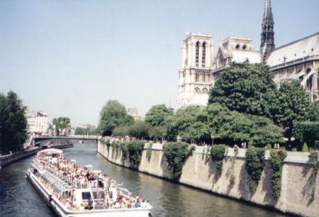 River boat on La Seine in Paris
Justin B. Hill
16 Dec 2003