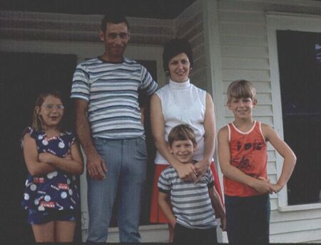 Worley Family: Winder,GA 1974
K. Barton Penrod
16 Jul 2006