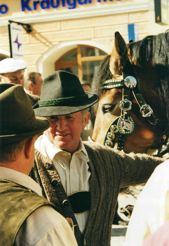 This was a man at a parade in Upper Austria (Ried im Innkreis) near the German border wearing traditional Austrian/Southern German trachten.
Gerald  Ferguson
09 Oct 2003