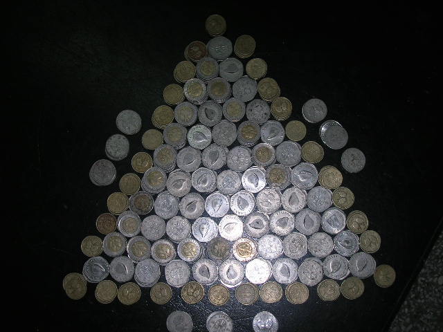 some coins of Ghana in a pyramid
Allah, Laryea-Akrong
18 Jan 2007