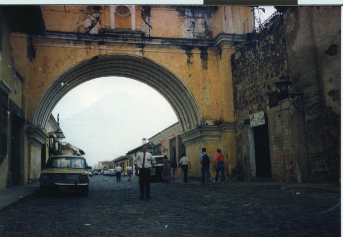 Elder Chartrand en antigua. El volcan de agua esta en la fonda.
Jonathan  Chartrand
22 Jan 2002