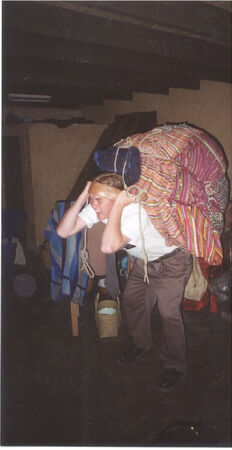 Elder Bowerbank cargando ropa con un micapal!!!
Jonathan Ryan Bowerbank
10 Feb 2003