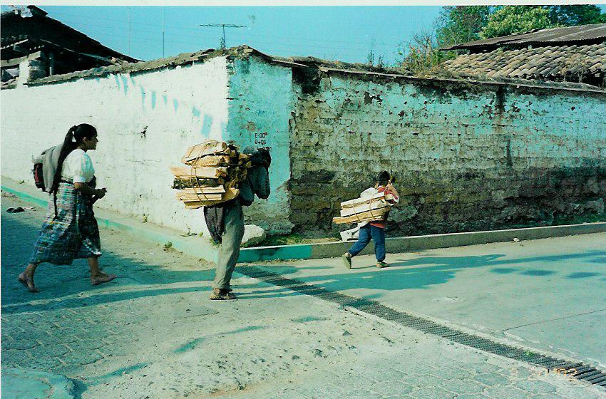 Una familia de Chinique.
James Allen Baron
27 Jan 2005