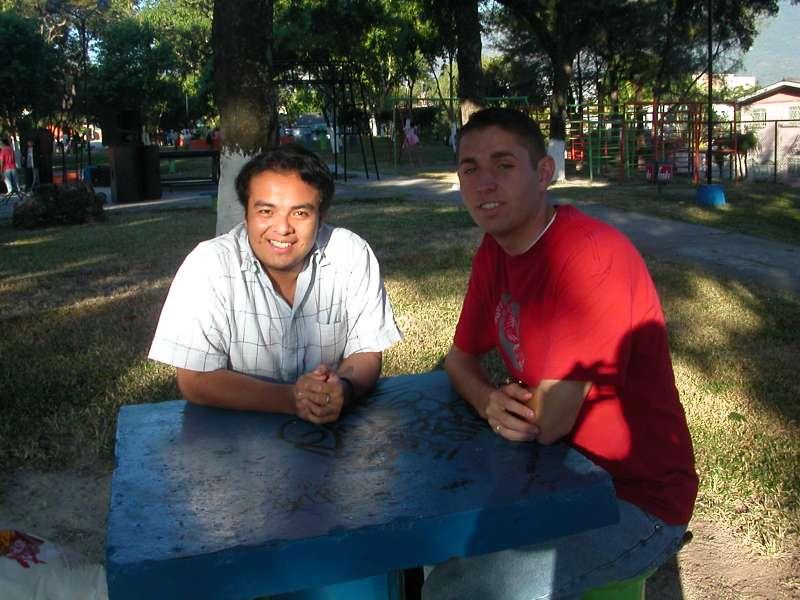 Si, si si, ya se que van a decir que que gordo me he hecho WHATEVER!!!, asi es la vida, esta foto la tomaron en mi ciudad, San Salvador con uno de mis cuates (GRINGO POR CIERTO) Bueno pues manden mas fotos
Gilberto Antonio Mendoza
18 Feb 2006