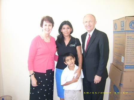 Aqui es una conferencia regional que tuvimos con Elder Clark, presidente del área centroamericana, en esta foto sale mi Hermana con Elder Y Hermana Clark-- Dicha conferencia fue en la ciudade Matagalpa-Nicaragua
Álvaro  Briones
18 Nov 2007