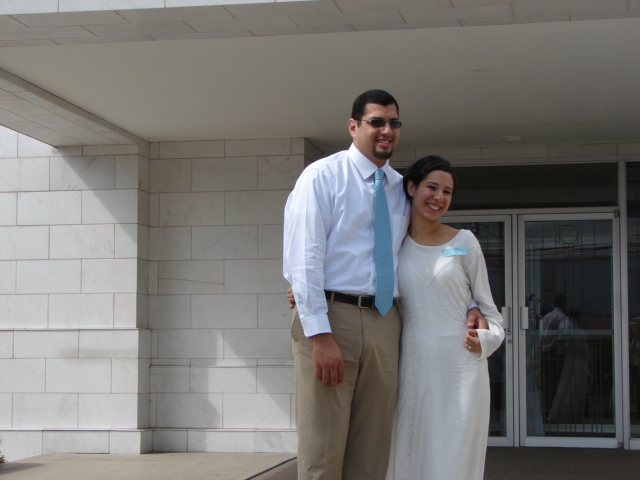 Finalmente encontré la ayuda idónea, la mujer de mis sueños, gracias al consejo directo de elder Uchtdorf, quien me dió una respuesta clara y directa a mis oraciones =)
Adrian Alonso Rodriguez
05 Mar 2008