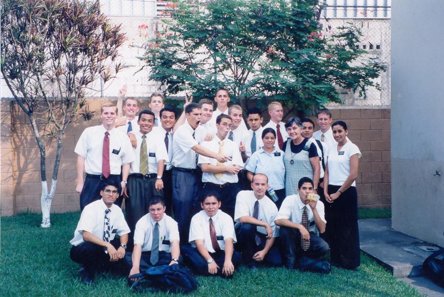 Multizona Santa Lucia, no recuerdo los nombres de todos, pero estoy seguro que les gustara esta foto... SANTA LUCIA COTZUMALGUAPA!!!!
Gilberto Antonio Mendoza
06 Mar 2008