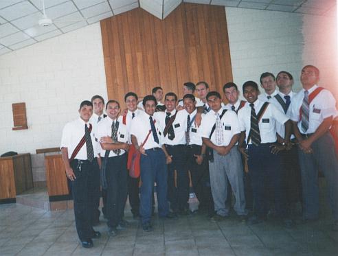 16 misioneros conforman la zona, 14 de cuales comparten las platicas en K'echi', es la mejor zona del universo..
Brayian Raul Erazo
08 Mar 2004