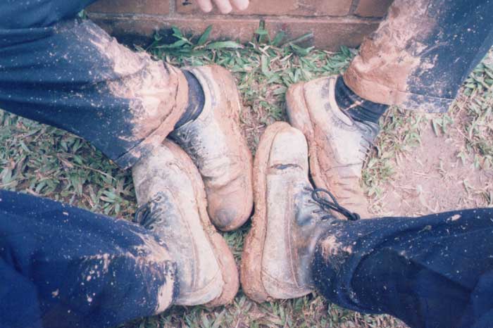 Here's Elder Armstrong and Elder Duke after a normal day of hiking in Polochic.
Aquí se ve Élder Armstrong y Élder Duke despues de un día normal en Polochic.
A'aneb a'in laj Bakxul ut laj Cuc chirix jun li cutan nak yoqueb chi bec sa' Polochic.
Charles Matthew Duke
27 Jun 2004