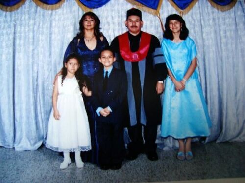 FOTO TOMADA CON MI FAMILIA CUANDO ME GRADUE DE ABOGADO Y NOTARIO
BAYRON HUMBERTO  BATEN BARRONDO
11 Nov 2008