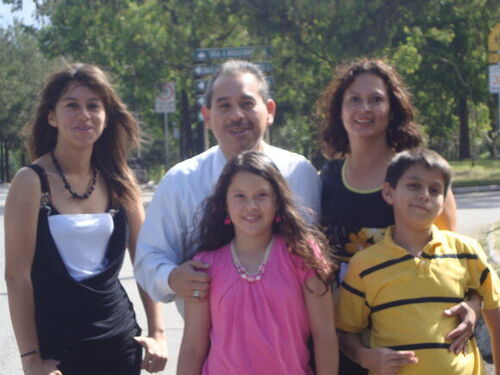 MIS TRES HIJOS Y MI ESPOSA
BAYRON HUMBERTO  BATEN BARRONDO
23 Jun 2009