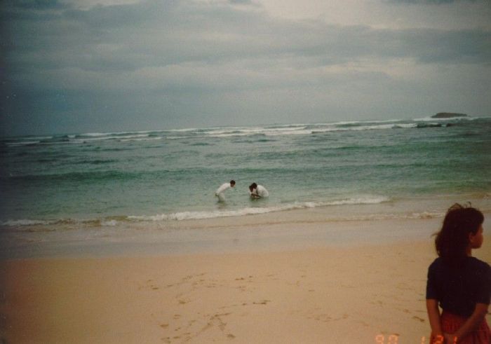This is the reason we came to Hawaii - E. Barlow & Soifua - Jan 21, 1990 @ Pounders Beach
Aaron Brent Nelson
11 Nov 2002