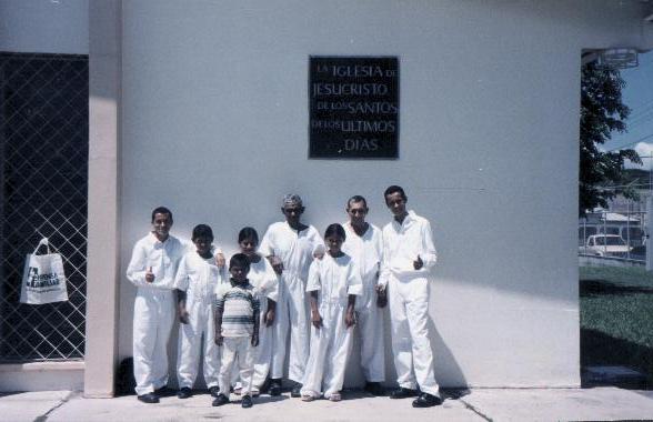 este fue una familia que se bautizo en comayagua en el area la sabana, estoy con mi compañero Elder Morales
JOSE EDUARDO SIERRA RAMOS
20 Apr 2005
