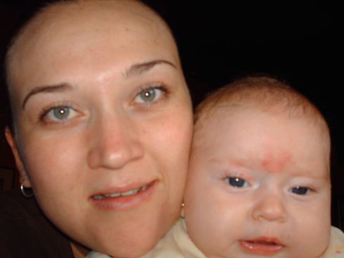 Aquí está nuestra pequeña bebé con su mami, Helen, a los casi cuatro meses.
Helen Alejandra Guerrero
15 Dec 2006