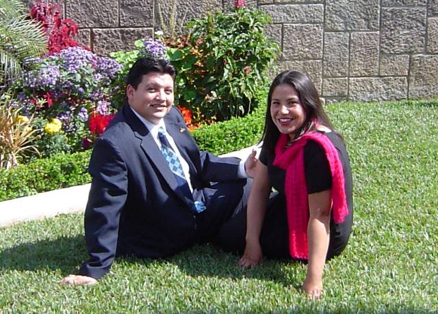 Junto a mi querida esposa en los jardines del Templo de Guatemala.
Carlos Antonio Enriquez
18 Jul 2007