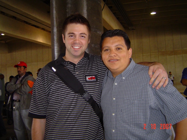 Zac Stevens estuvo por Centro América, y el 2 de octubre llegó a Guatemala, en esta oportunidad yo esperaba a mi hermana en el aeropuerto de Guatemala, ya que regresó de la misión en ese día, y allí me encontre a Elder Stevens (Zac)
Carlos Antonio Enriquez
16 Oct 2007