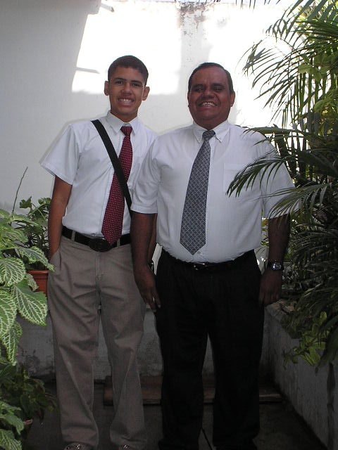 Miguel Angel Oliva Carcamo y mi hijo Carlos Alumni Photo