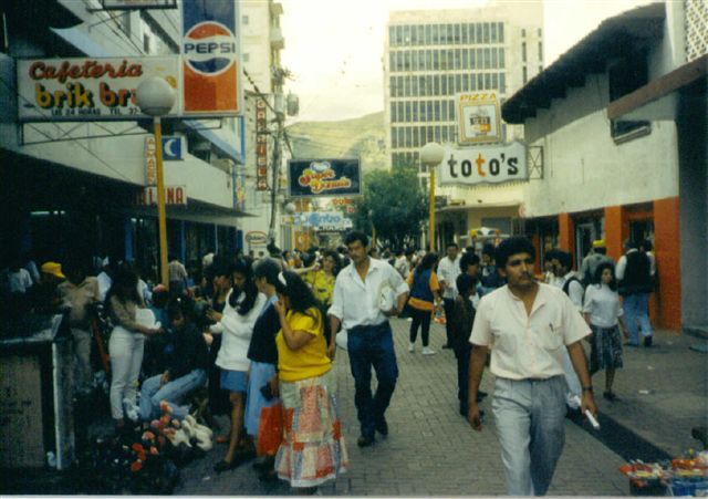 El Centro in Downtown Tegucigalpa
Aaron  Clark
28 May 2003