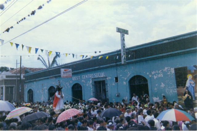 Semana Santa in Comayagua
Aaron  Clark
28 May 2003