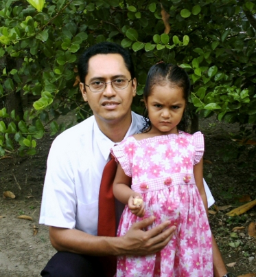 Ella es mi pequeña, la tercera de tres hijos. Nos da alegría y 