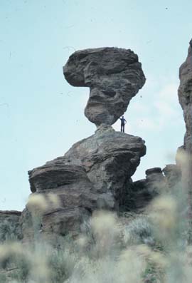 True size comparison of Balance Rock
Phillip  Vogt (Weyers)
11 Oct 2006