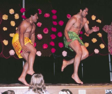 Elder Brown doing a Tongan dance 1982
Phillip  Vogt (Weyers)
25 Sep 2006