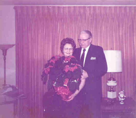 Pres and Sister Welling, Christmas
Dane A. Williams
18 Dec 2001