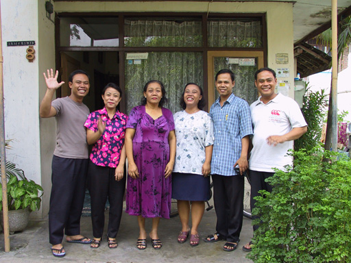 The Hamid family in front of their Semarang home, June 2002. From Left
to right: Joko, Rinta, Ibu Nurini, Reni, Ari and Toto. Absent from the
photo is second son Wawan. The family joined the church in 1974. They
were taught by Elders Jorgensen and Funk. All six children served
missions in Indonesia. Brother Afief Hamid passed away in 1986 and
Sister Hamid passed away in November of 2002.
David Brewer
19 Jan 2003
