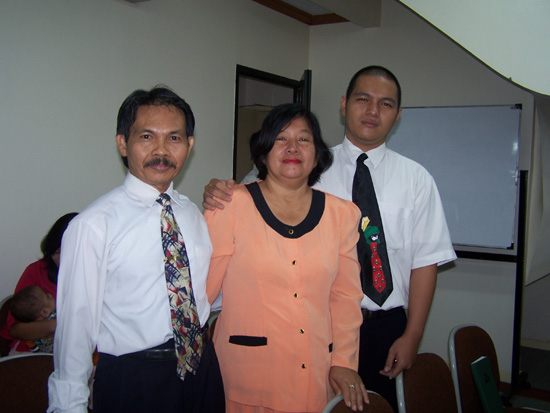 Brother and Sister Martinus Guslar and son.  (second counselor of
Tangerang Branch)
David Brewer
05 Mar 2006