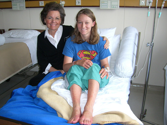 Jean in Hospital with Sister Heintz from Mesa (Dengue Fever)
David Brewer
05 Mar 2006